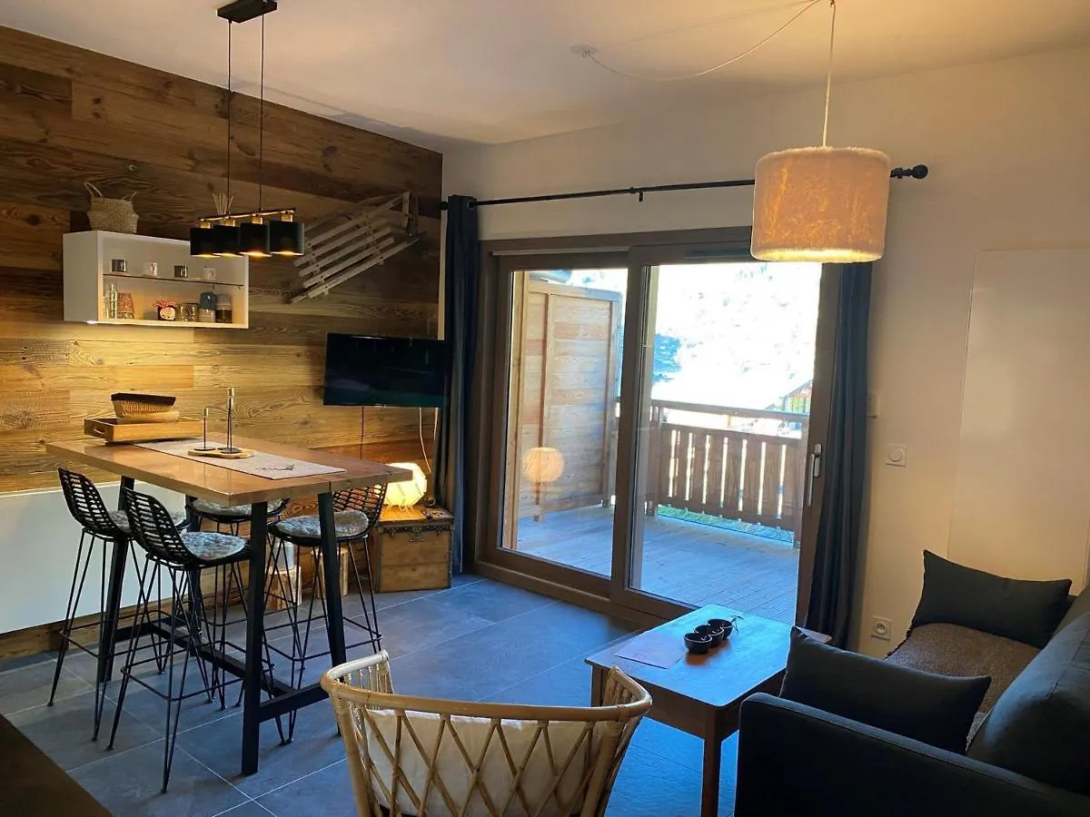 Apartment Chatel: Appartement Neuf 4 Pers, Terrasse, Parking, Local A Skis, Wifi, Menage Inclus - Fr-1-198-261 France